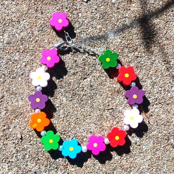 Colorful Handcrafted 8" Bracelet Featuring Al Floral Design With Real Pearls - Picture 1 of 3